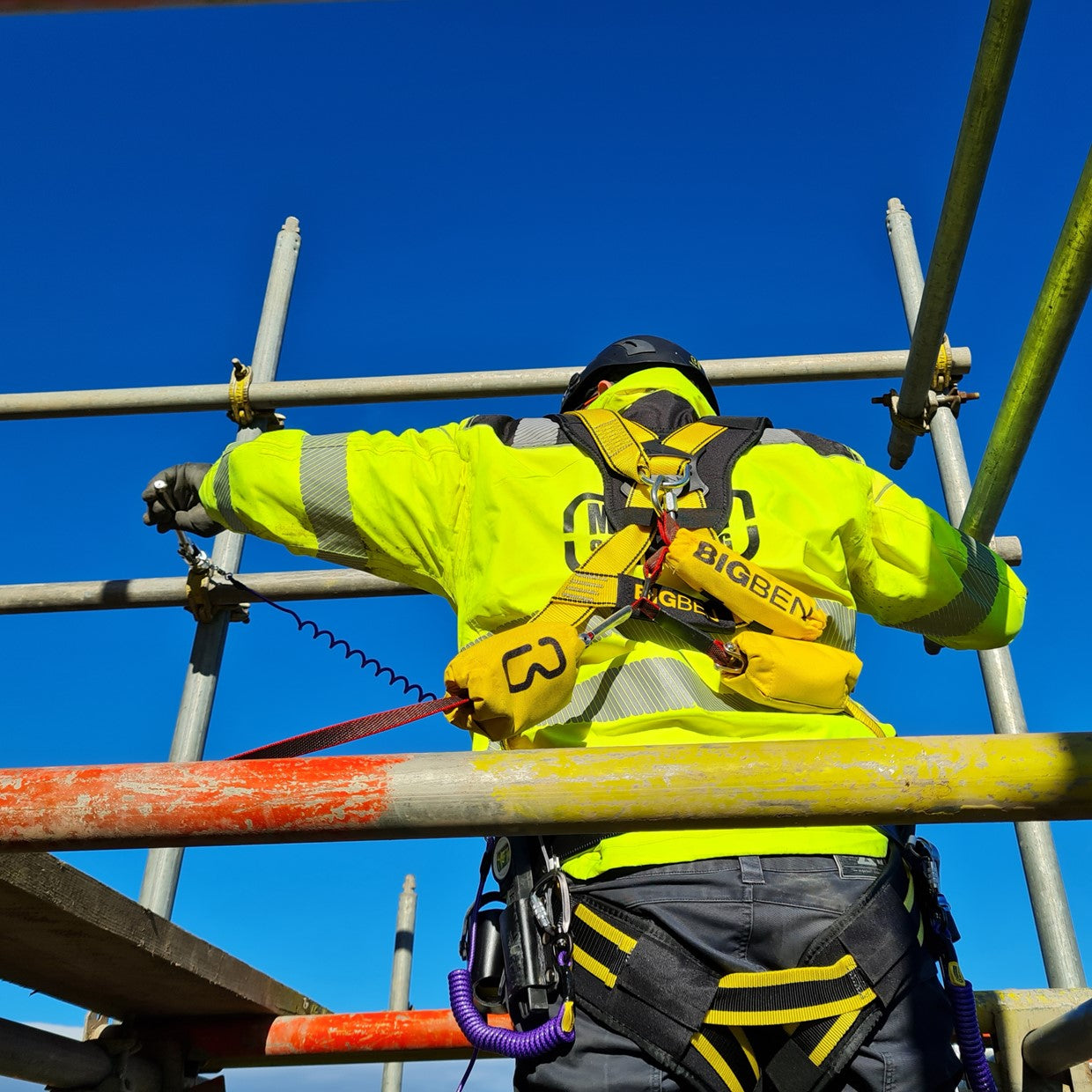 BIGBEN® Deluxe Comfort Safety Harness with Integral Comfort Pads & Quick Release Buckles